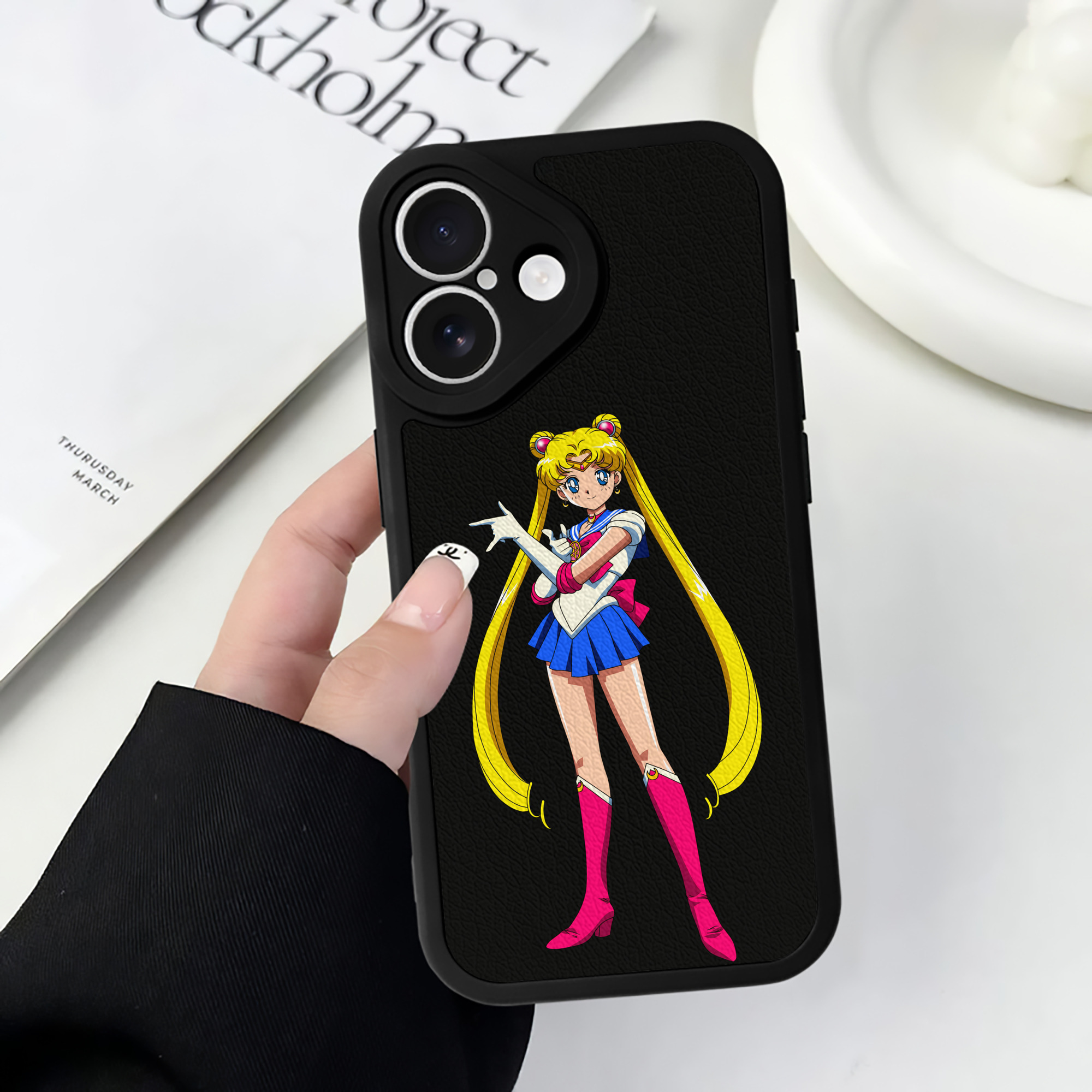 （画像用） 美少女戦士セーラームーン 月野 うさぎ つきの うさぎ Sailor Moon Tsukino Usagi 【iPhone 16シリーズ対応】シリコンスマホケース（レザー調） 材質：シリコン